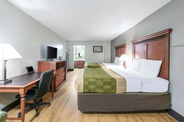 Two Queen Beds NonSmoking with 1Person SofaBed