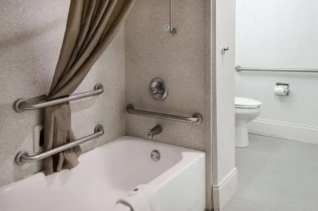 Engellilere uygun banyo