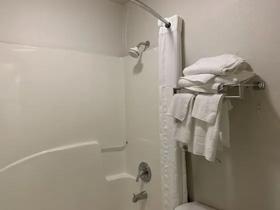 Oda, 1 En Büyük (King) Boy Yatak, Engellilere Uygun, Sigara İçilmez