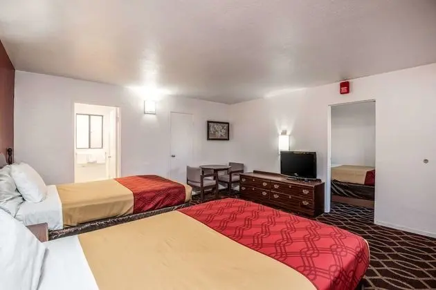 Standard Oda, Birden Çok Yatak, Sigara İçilmez (3 Double Beds)