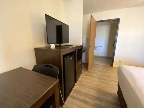 Standard Oda, 1 En Büyük (King) Boy Yatak, Engellilere Uygun, Buzdolabı ve Mikrodalga