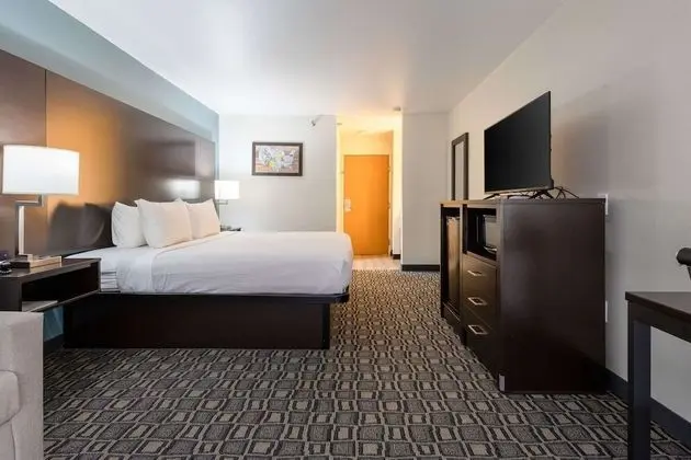 Oda, 1 Büyük (Queen) Boy Yatak, Engellilere Uygun, Sigara İçilmez