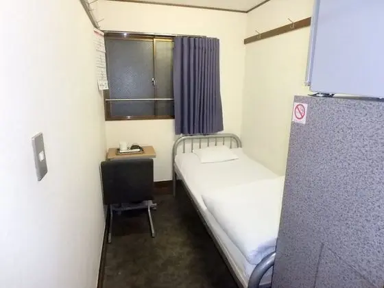 Oda, Sigara İçilmez (Small single bed room, No TV & fridge)