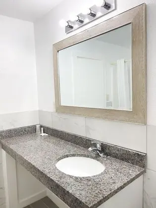 Economy Oda, 1 En Büyük (King) Boy Yatak, Buzdolabı ve Mikrodalga