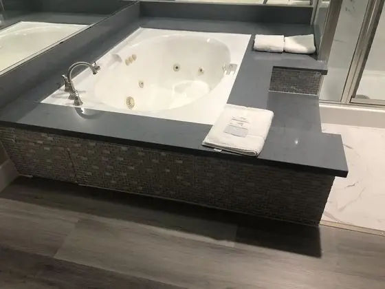 Standard Oda, 1 En Büyük (King) Boy Yatak, Sıcak Su Küveti