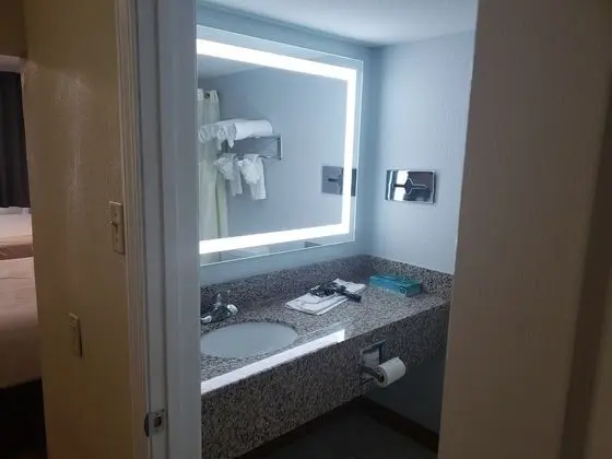 Classic Oda, 2 Büyük (Queen) Boy Yatak, Sigara İçilmez, Buzdolabı ve Mikrodalga