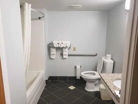 Exclusive Oda, 2 Büyük (Queen) Boy Yatak, Engellilere Uygun, Sigara İçilmez