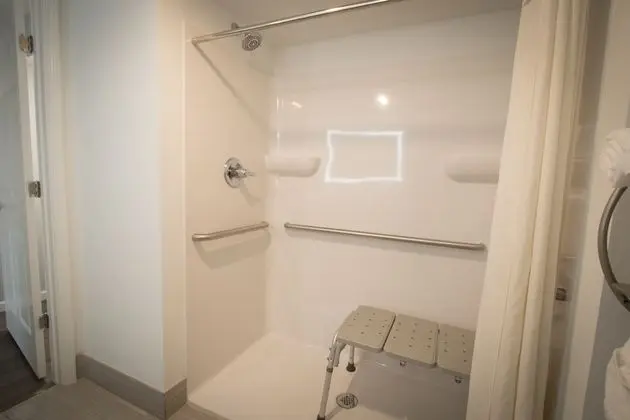 Exclusive Oda, 2 Büyük (Queen) Boy Yatak, Engellilere Uygun, Sigara İçilmez