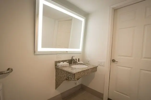 Exclusive Oda, 2 Büyük (Queen) Boy Yatak, Engellilere Uygun, Sigara İçilmez