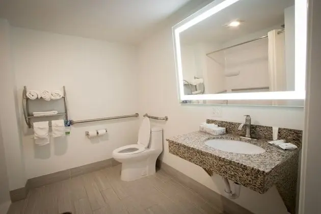 Exclusive Oda, 2 Büyük (Queen) Boy Yatak, Engellilere Uygun, Sigara İçilmez