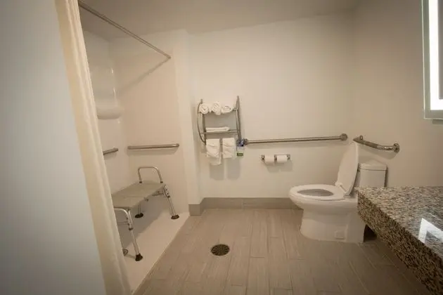 Exclusive Oda, 2 Büyük (Queen) Boy Yatak, Engellilere Uygun, Sigara İçilmez