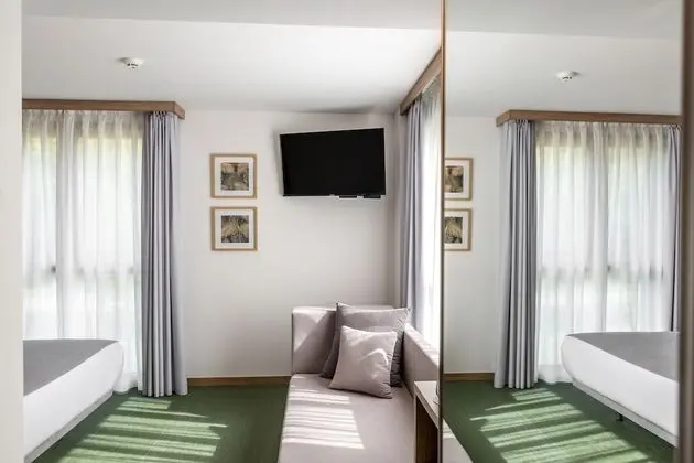 Design Tek Büyük Yataklı Oda, 1 Büyük (Queen) Boy Yatak, Dağ Manzaralı, Bahçeli