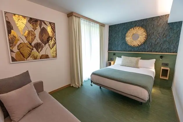Design Tek Büyük Yataklı Oda, 1 Büyük (Queen) Boy Yatak, Dağ Manzaralı, Bahçeli