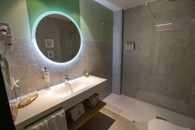 Design Tek Büyük Yataklı Oda, 1 Büyük (Queen) Boy Yatak, Dağ Manzaralı, Bahçeli