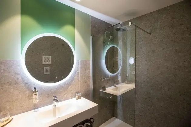 Design Tek Büyük Yataklı Oda, 1 Büyük (Queen) Boy Yatak, Dağ Manzaralı, Bahçeli