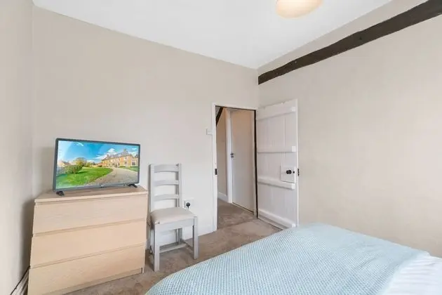 Tek Büyük Yataklı Oda, Özel Banyo, Avlu Manzaralı (Attic Double Room)