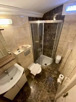 Triple, Kara Manzaralı, Balkonlu