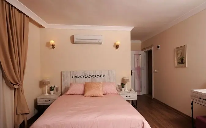 Standard Tek Büyük veya İki Ayrı Yataklı Oda