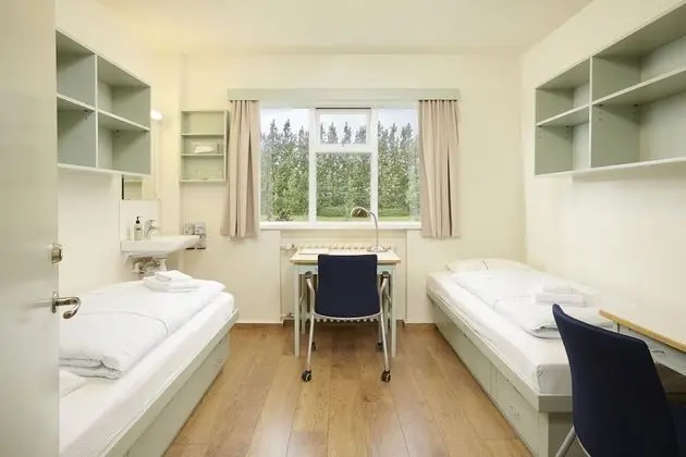 İki Ayrı Yataklı Oda, Ortak Banyo