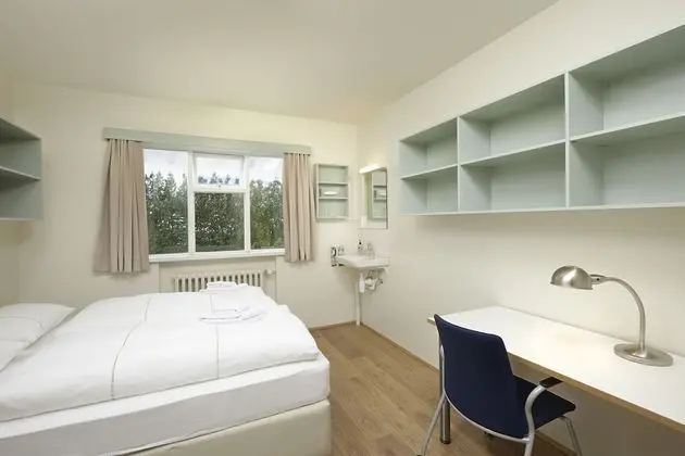 İki Ayrı Yataklı Oda, Ortak Banyo