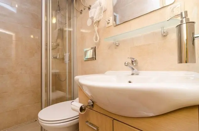 Economy Tek Büyük Yataklı Oda