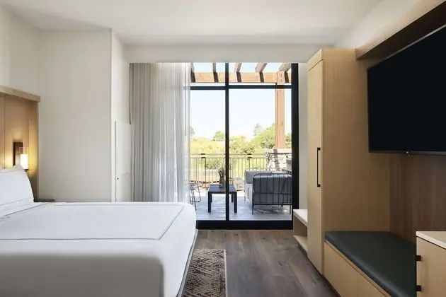 Oda, 1 En Büyük (King) Boy Yatak, Balkon