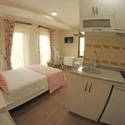 Standard Üç Kişilik Oda, Birden Çok Yatak, Bahçe Manzaralı