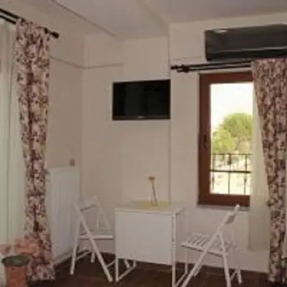 Standard Üç Kişilik Oda, Birden Çok Yatak, Bahçe Manzaralı