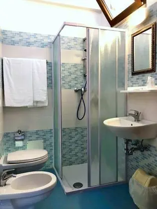 Basic Tek Büyük veya İki Ayrı Yataklı Oda, 1 Çift Kişilik veya 2 Tek Kişilik Yatak