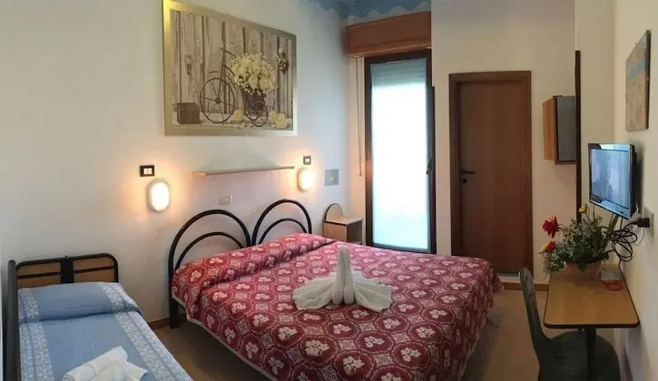 Family Tek Büyük veya İki Ayrı Yataklı Oda