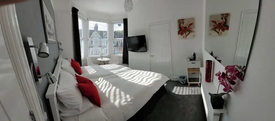 Comfort Tek Büyük veya İki Ayrı Yataklı Oda, Kısmi Deniz Manzaralı