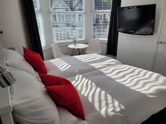 Comfort Tek Büyük veya İki Ayrı Yataklı Oda, Kısmi Deniz Manzaralı