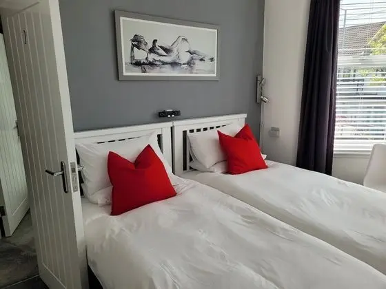 Comfort Tek Büyük veya İki Ayrı Yataklı Oda, Kısmi Deniz Manzaralı