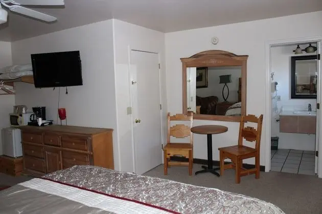 Room 201, Puma Room, King Bed