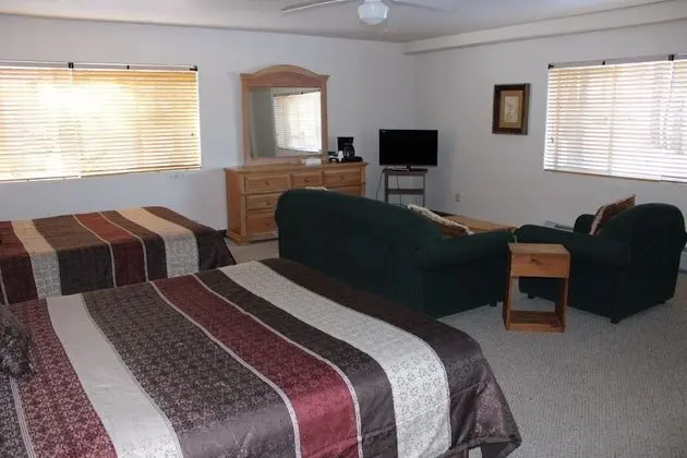 Room 202, Amberian Deluxe, 2 Queen Beds and 1 Queen Sofa Bed