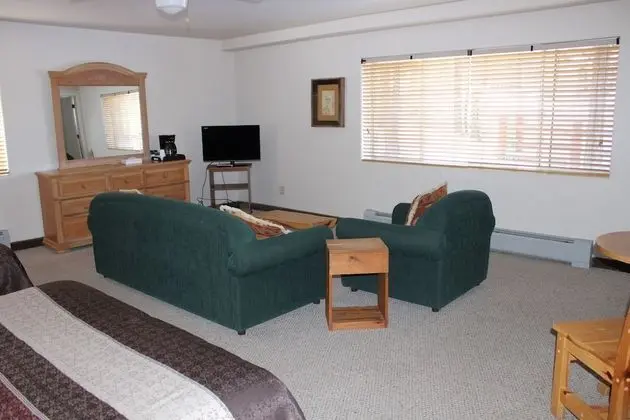 Room 202, Amberian Deluxe, 2 Queen Beds and 1 Queen Sofa Bed