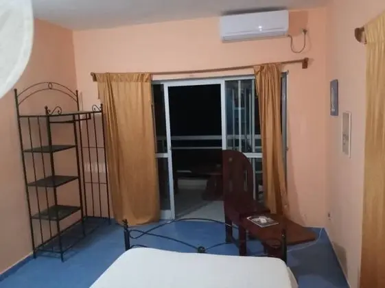 Deluxe Tek Büyük Yataklı Oda, Kısmi Deniz Manzaralı