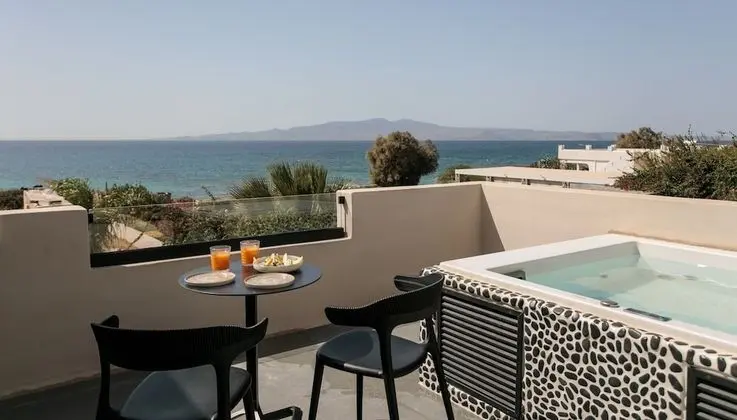 Deluxe Stüdyo Süit, 1 Yatak Odası, Sıcak Su Havuzu, Deniz Manzaralı