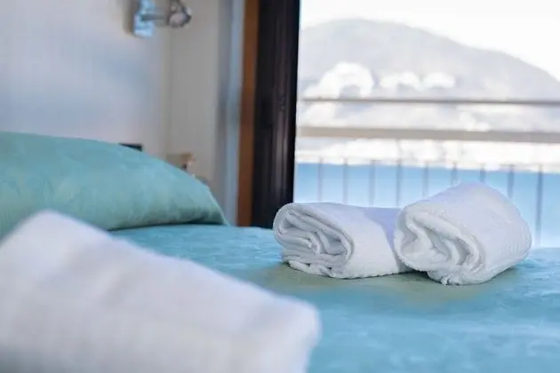 Classic Tek Büyük Yataklı Oda, 1 Çift Kişilik veya 2 Tek Kişilik Yatak, Balkon, Göl Manzaralı