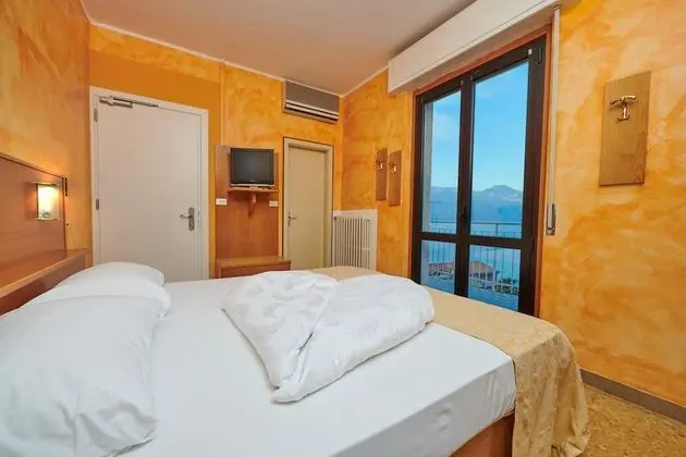 Classic Tek Büyük Yataklı Oda, 1 Çift Kişilik veya 2 Tek Kişilik Yatak, Balkon, Göl Manzaralı