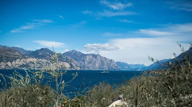Classic Tek Büyük Yataklı Oda, 1 Çift Kişilik veya 2 Tek Kişilik Yatak, Balkon, Göl Manzaralı