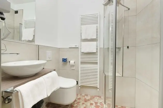 Comfort Tek Büyük veya İki Ayrı Yataklı Oda, 1 Yatak Odası, Balkon, Göl Manzaralı