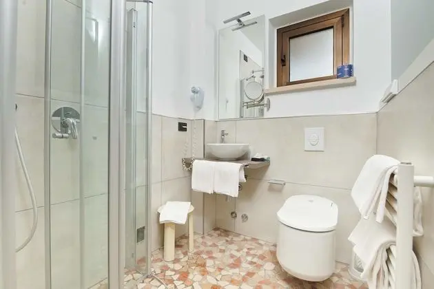 Comfort Tek Büyük veya İki Ayrı Yataklı Oda, 1 Yatak Odası, Balkon, Göl Manzaralı