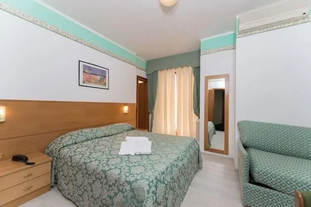 Economy Dört Kişilik Oda, 1 Yatak Odası, Balkon (Lake View or Mountain Side)