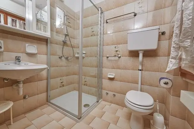 Economy Dört Kişilik Oda, 1 Yatak Odası, Balkon (Lake View or Mountain Side)