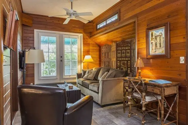 Deluxe 1 Bedroom Suite