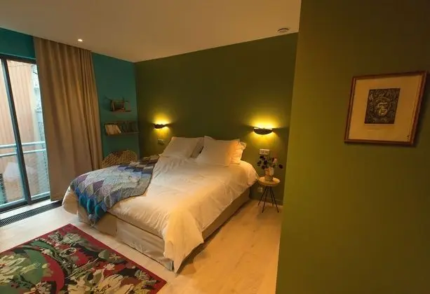 Design Tek Büyük Yataklı Oda (Buttes Chaumont)