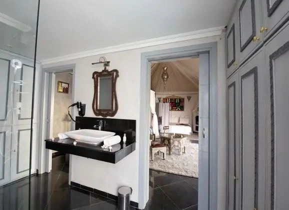 LA Royale