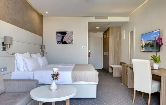 Deluxe Tek Büyük veya İki Ayrı Yataklı Oda, Balkon