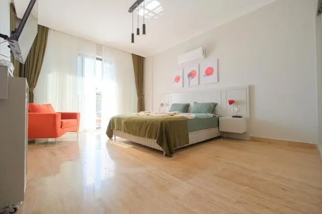 Çift Kişilik, Havuz ve Bahçe Manzaralı, Balkonlu
